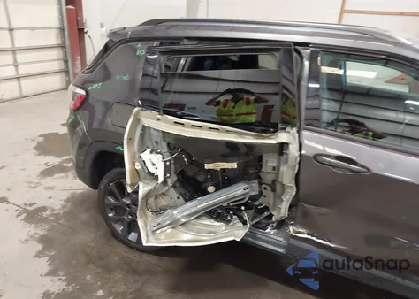 2021 Jeep Compass 80Th Anniversary 4X4 from USA, damaged, VIN 3C4NJDEB3MT529004